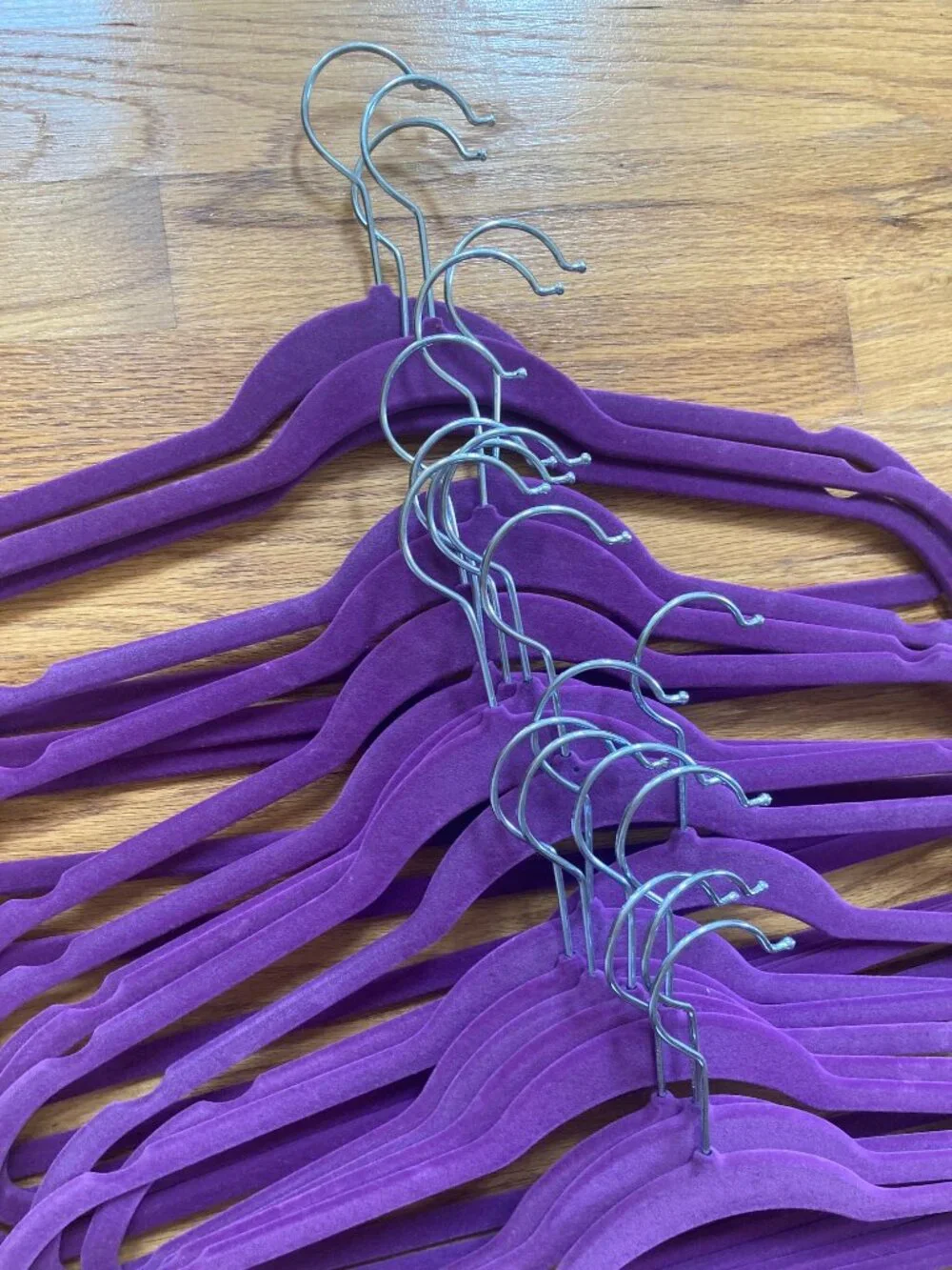 20 Non-Slip Slim Velvet Hangers